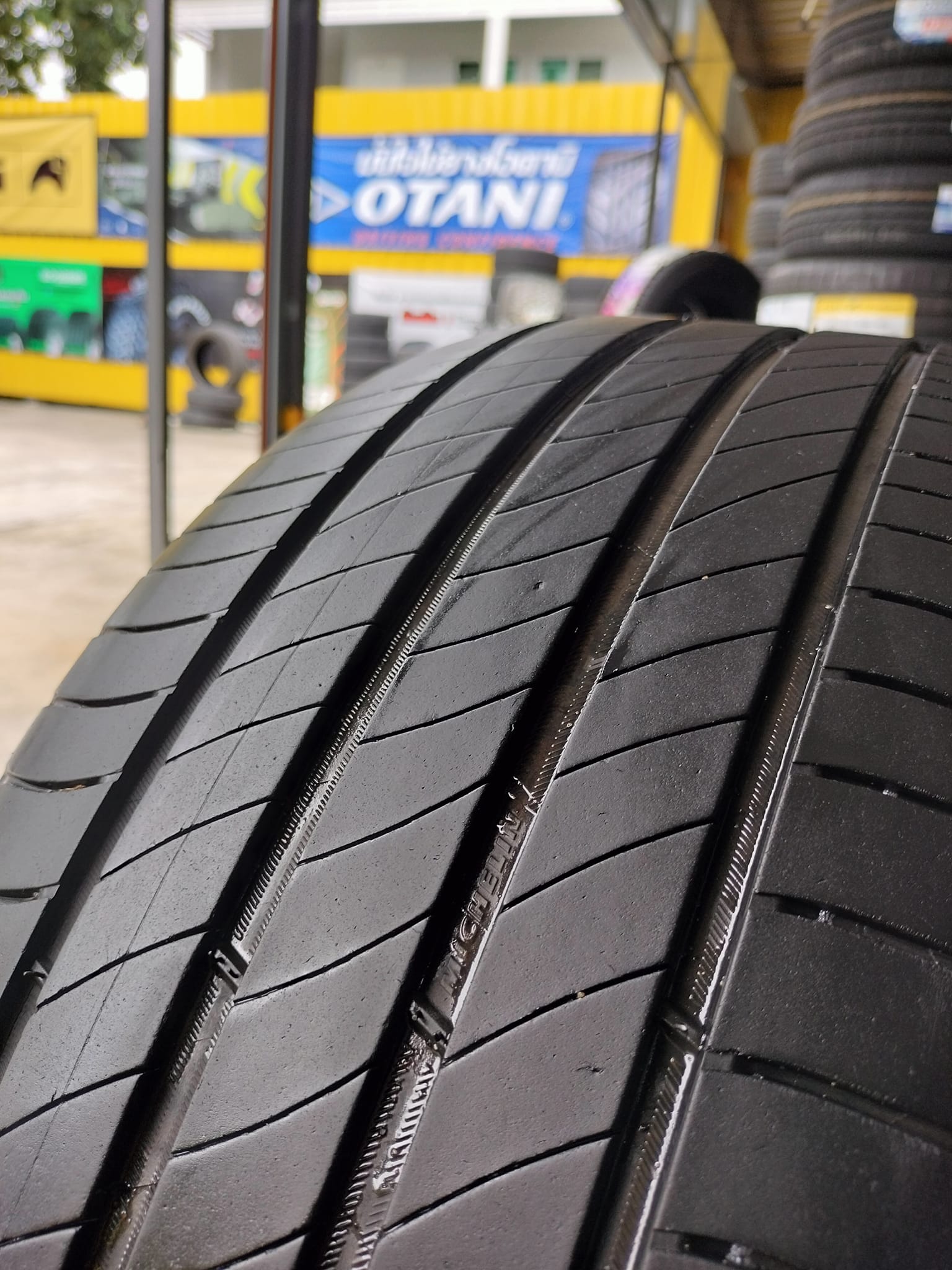 ยางมือ2 สภาพดี ก หนา ขอบ17" ยางยี่ห้อ MICHELIN 215/55R17
