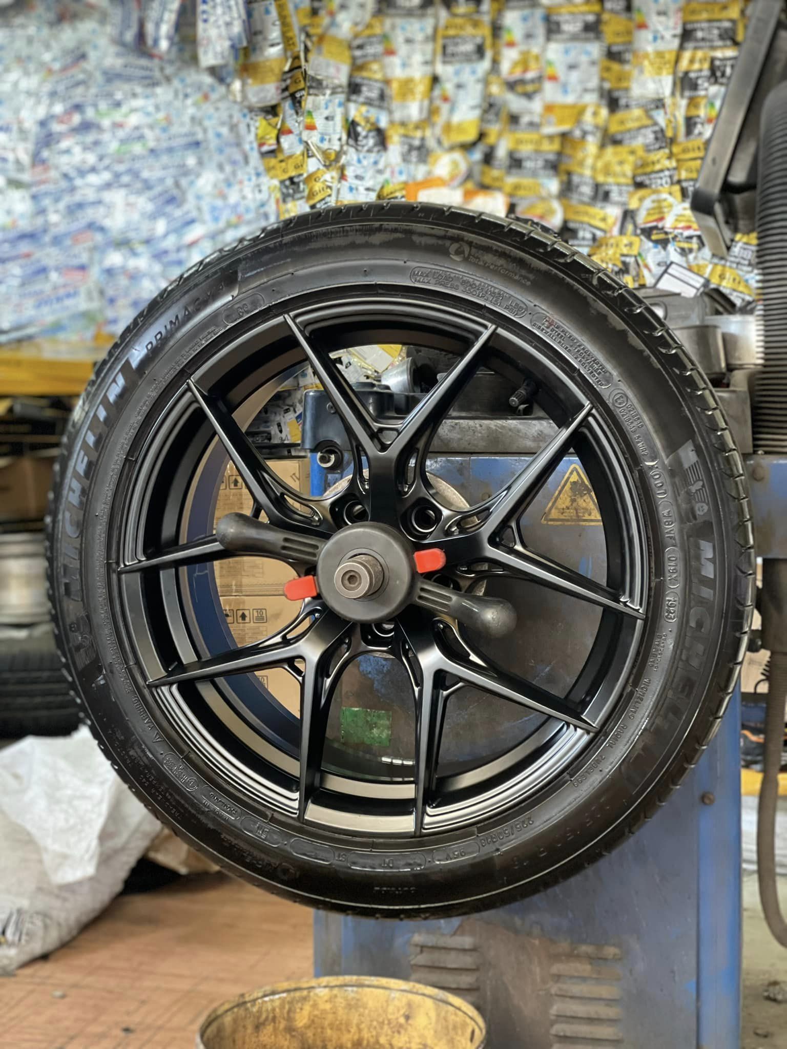 #TOYOTA_CROSS เลือกติดตั้ง ล้อแม็กใหม่ขอบ18 #TORQ #APP #Model VL2 BY #LENSO 18x8 ET35 5x114.3 สีดำ