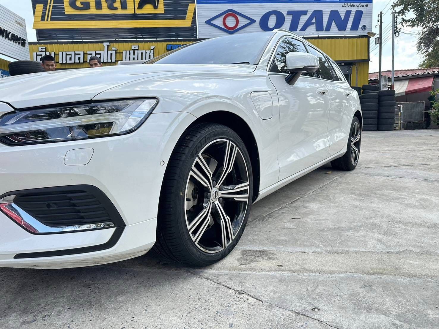 🚘 #VOLVO_V60 เปลี่ยนยาง #ATLAS_FORCE UHP_235/40R19
