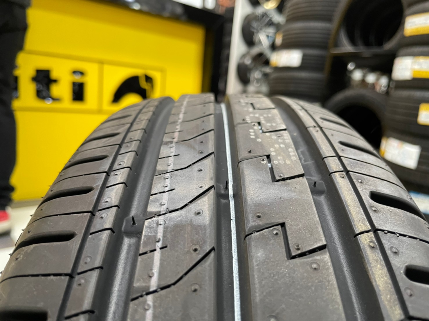 185/70R14 Giti Synergy E1 ยางสปอร์ต ยางรถยนต์คุณภาพดี สมรรถนะสูง นุ่มเงียบ