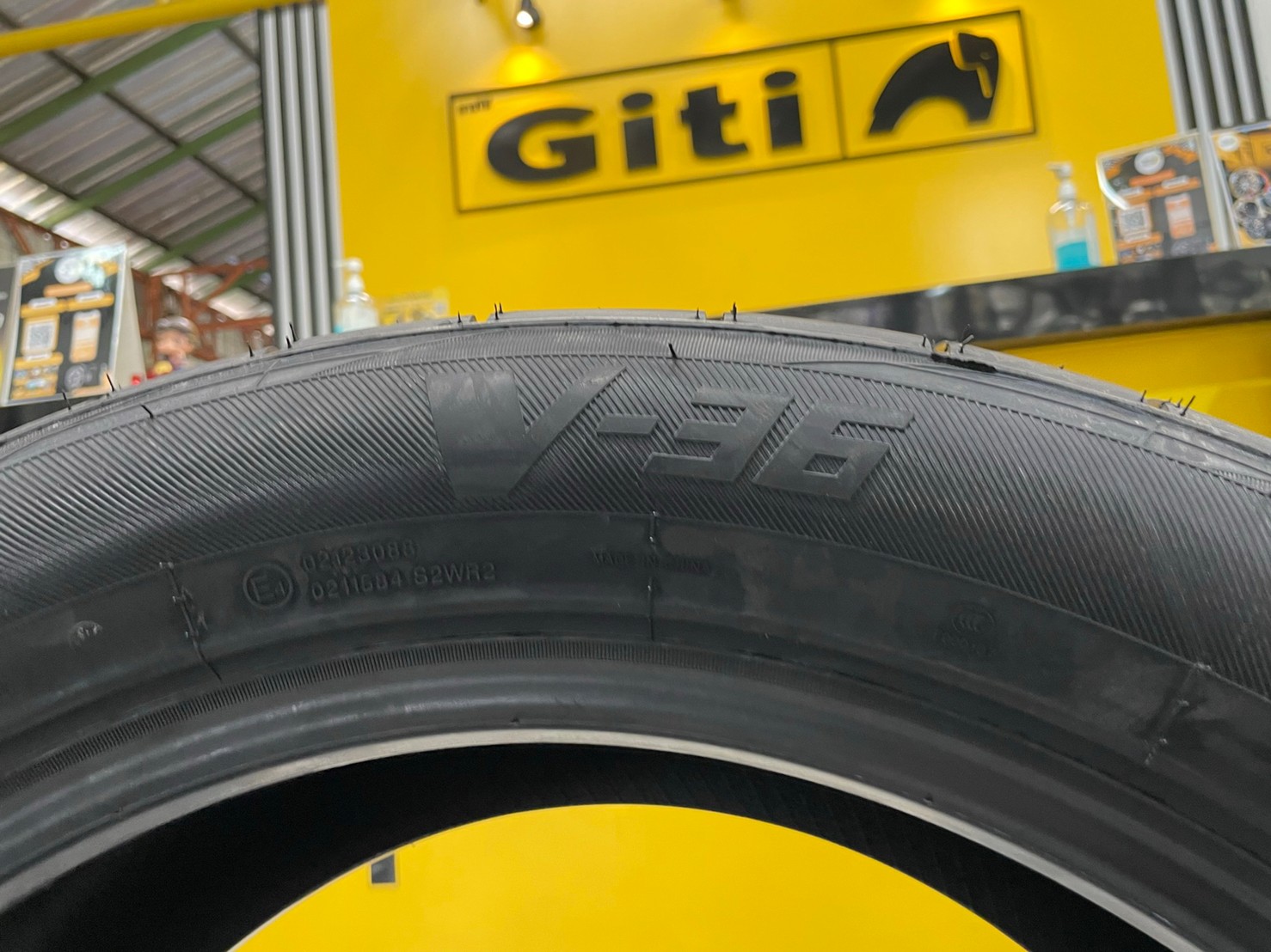 265/50R20 Kinto V36ยางสปอร์ต ลายซิ่ง ยางใหม่ปี2022