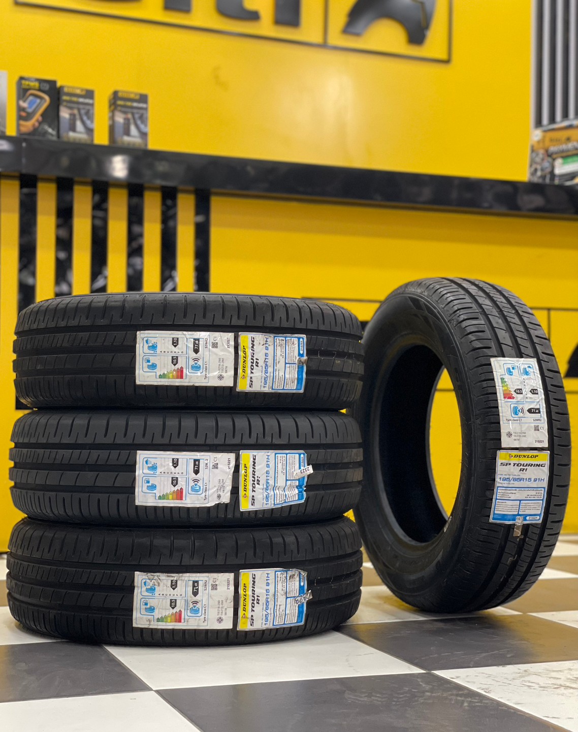 ยางใหม่ดันลอป DUNLOP SP SPORT TOURING R1 195/65R15 ยางใหม่ปี2023 (4เส้น)