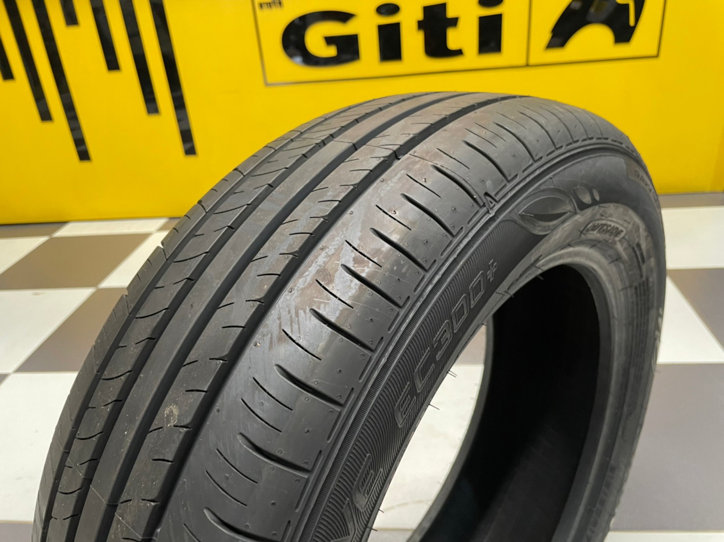 ยางใหม่ DUNLOP ENASAVE EC300+ 215/60R17 ยางใหม่ปี2022