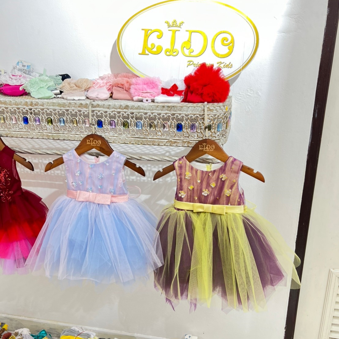 ssชุดราตรีเด็ก(หน้าร้านอยู่รัชดา ลองได้ถ่ายรูปจากชุดจริง)D238สีฟ้า สีม่วงกระโปรงสั้นเป็นชั้นๆ เหลือบชมพูฟ้า อกปักกลิตเตอร์ น่ารัก ชุดออกงานเด็ก
