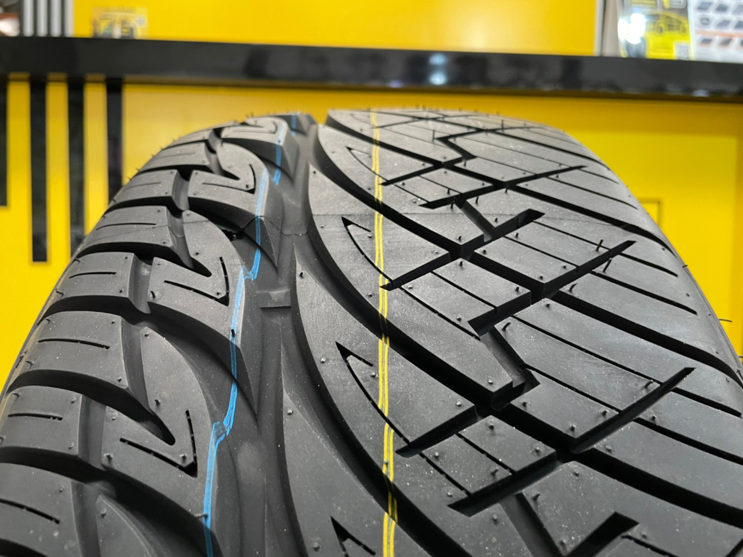 255/50R18 DEESTONE STORMZ RS ยางใหม่สปอร์ตลายซิ่ง ยางใหม่ล่าสุด แก้มขาว ยางสัญชาติไทย Made in Thailand ยางใหม่ปี2022