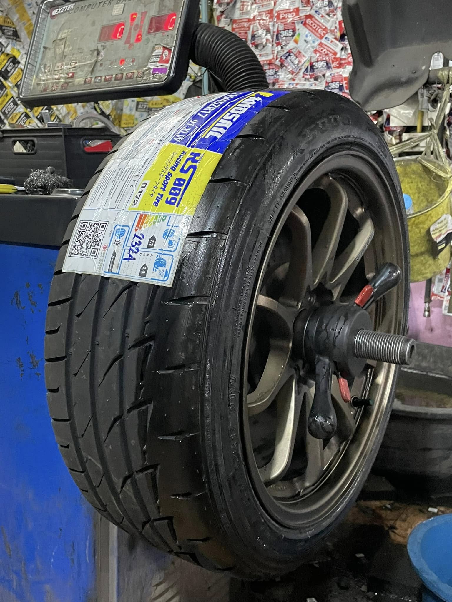 🛞❤️ #HONDA_CIVIC 🚘เปลี่ยนยาง🛞🐘#LANDSAIL #RS009 215/45R17 ❤️ 🛞 #บริการตั้งศูนย์ล้อ🛞