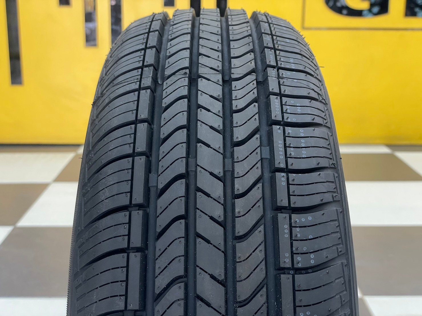 ยางขอบขาว SAILUN Atrezzo Touring WR (ขอบขาว) ขนาด 175/70R13 ยางใหม่ปี2025