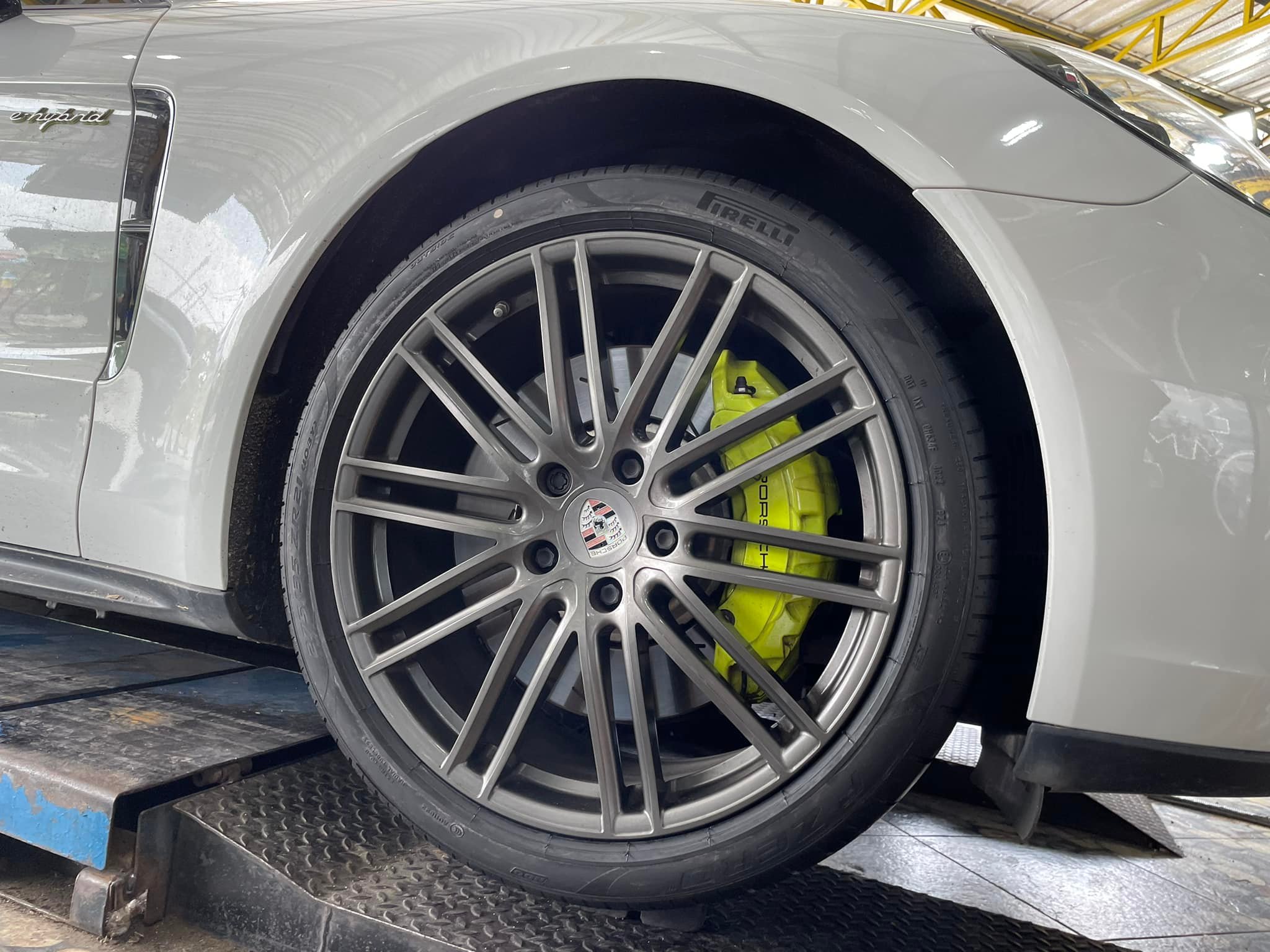 PORSCHE_PANAMERA4 เปลี่ยนยาง PIRELLI P-ZERO (PZ4)275-35R21 PIRELLI P-ZERO (PZ4)315/30R21