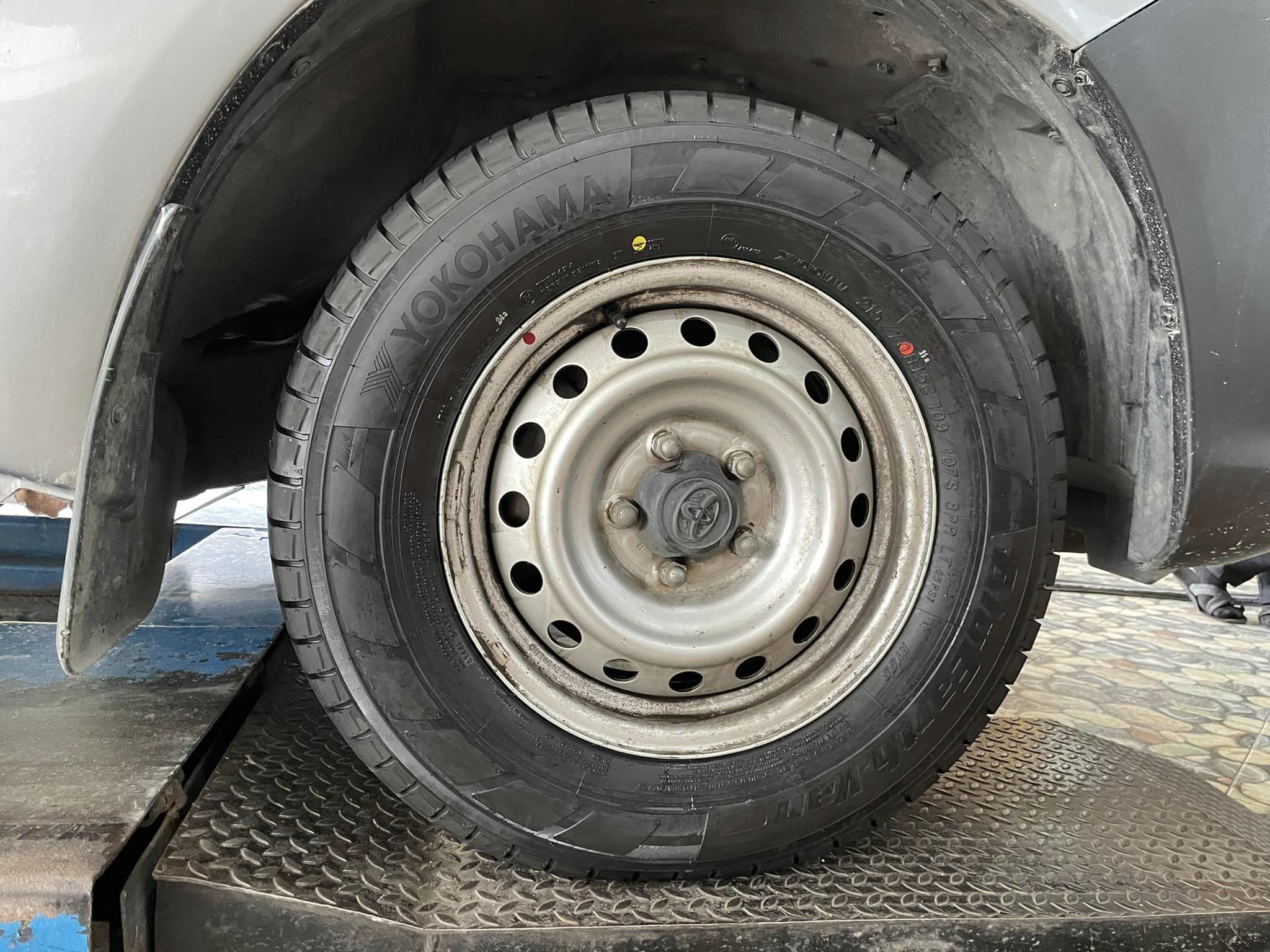 🛞🐘#YOKOHAMA #RY55 215/70R15