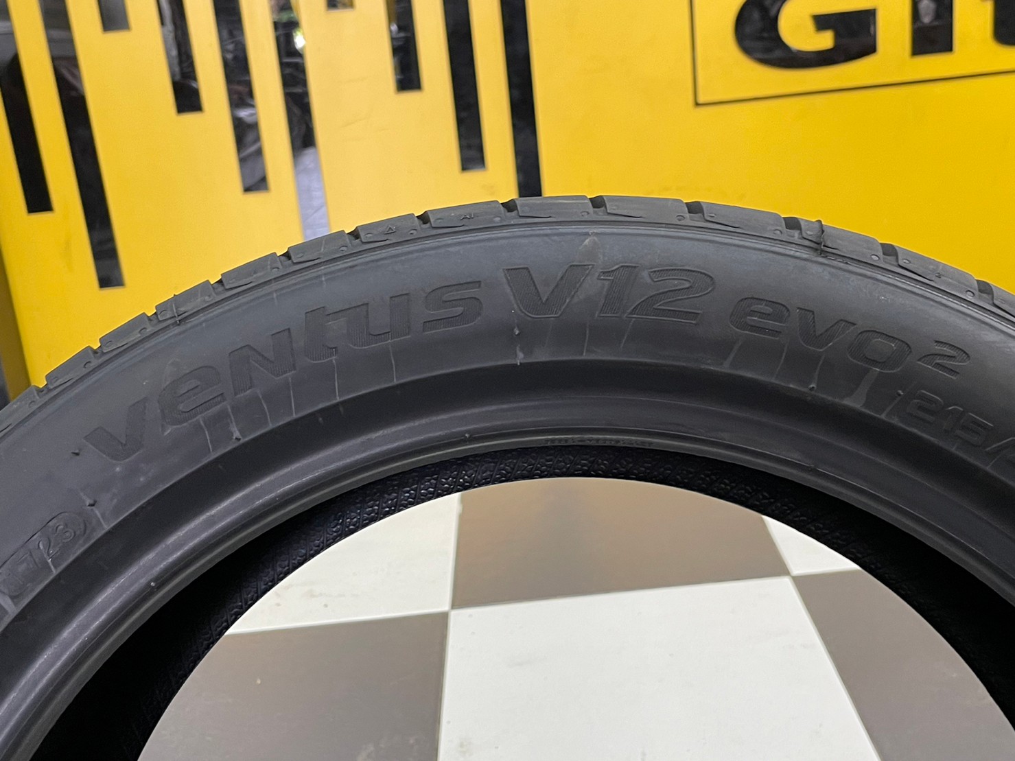 HANKOOK Ventus V12 evo2 215/45R17 ยางใหม่ปี2023