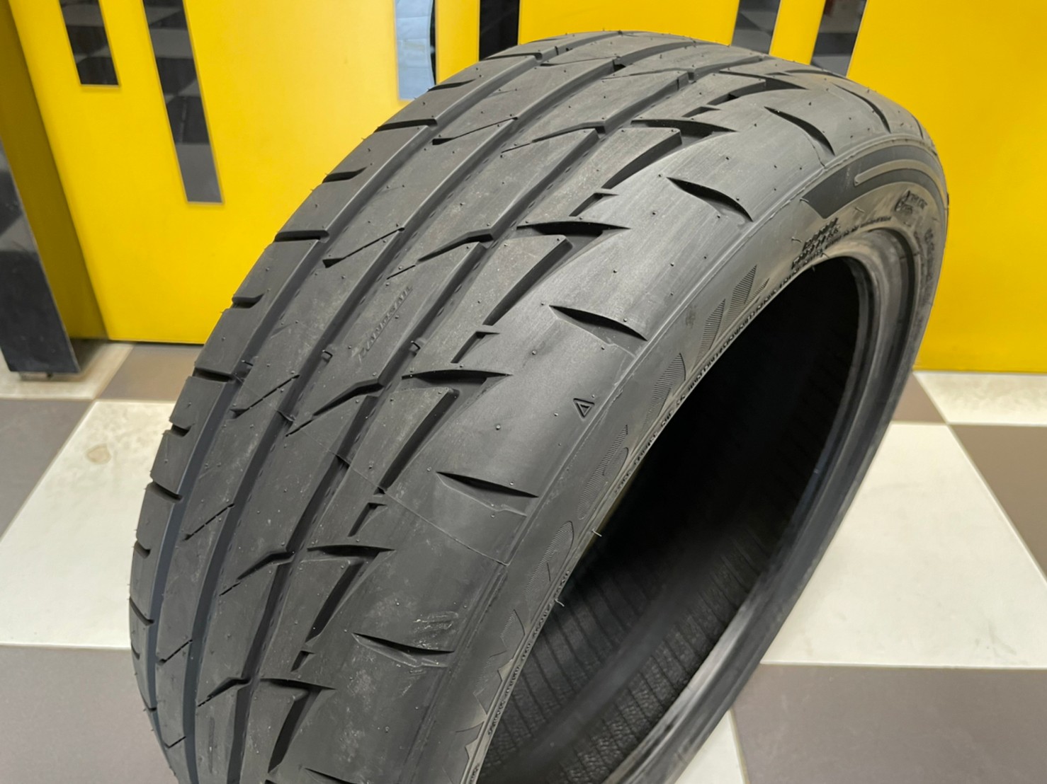 ยางลายซิ่ง 🔥🔥🔥#Landsail #RS009 205/45R17 ยางใหม่ปี2023 (4เส้น)