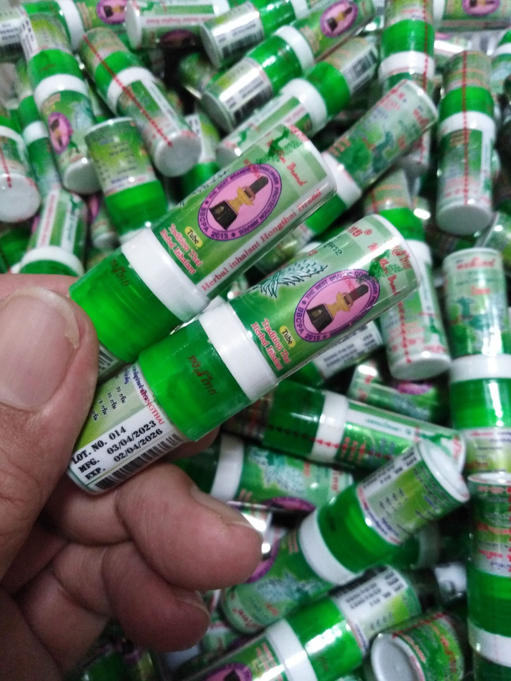 ยาดมสมุนไพรหงส์ไทยแบบหลอด แบบสองหัว ยาดมลิซ่า ความหอมสดชื่นระดับตำนาน