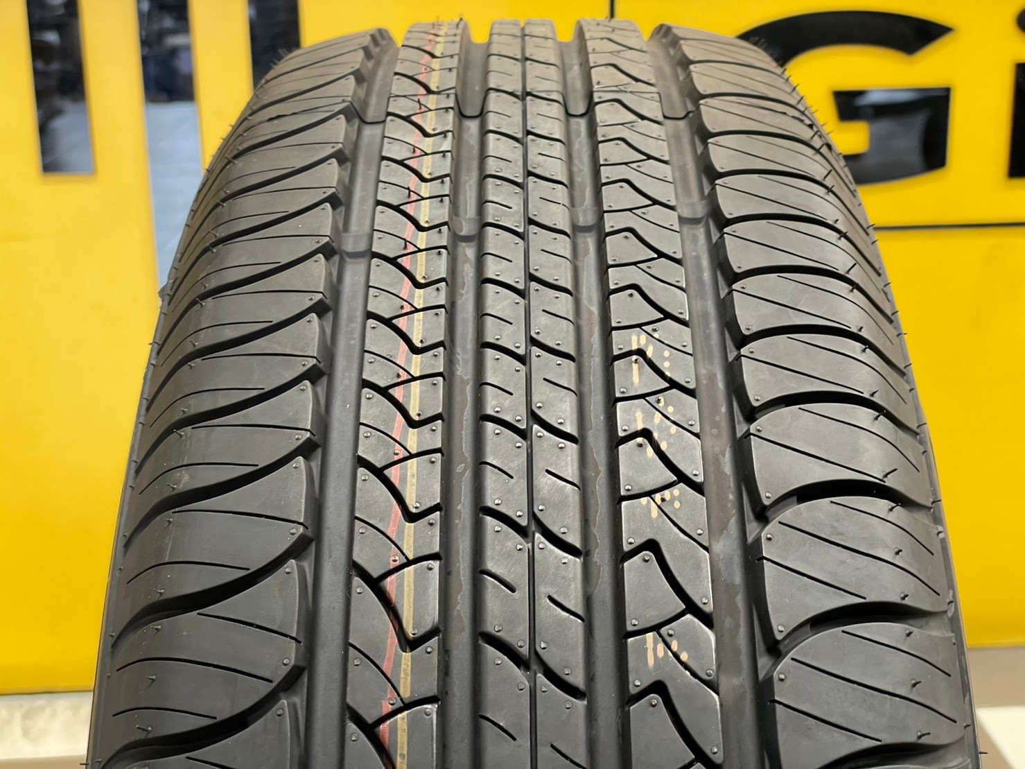 OTANI SA1000 235/65R17 ยางใหม่ปี2023 ราคาพิเศษพร้อมติดตั้งฟรี สามารถสอบถามเพิ่มเติมได้ค่ะ