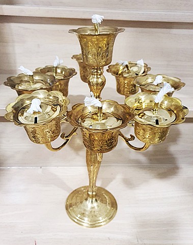 ตะเกียงน้ำมัน 9 ช่อ ตะเกียงจุดน้ำมันทองเหลืองตอกลาย สูง 14 นิ้ว