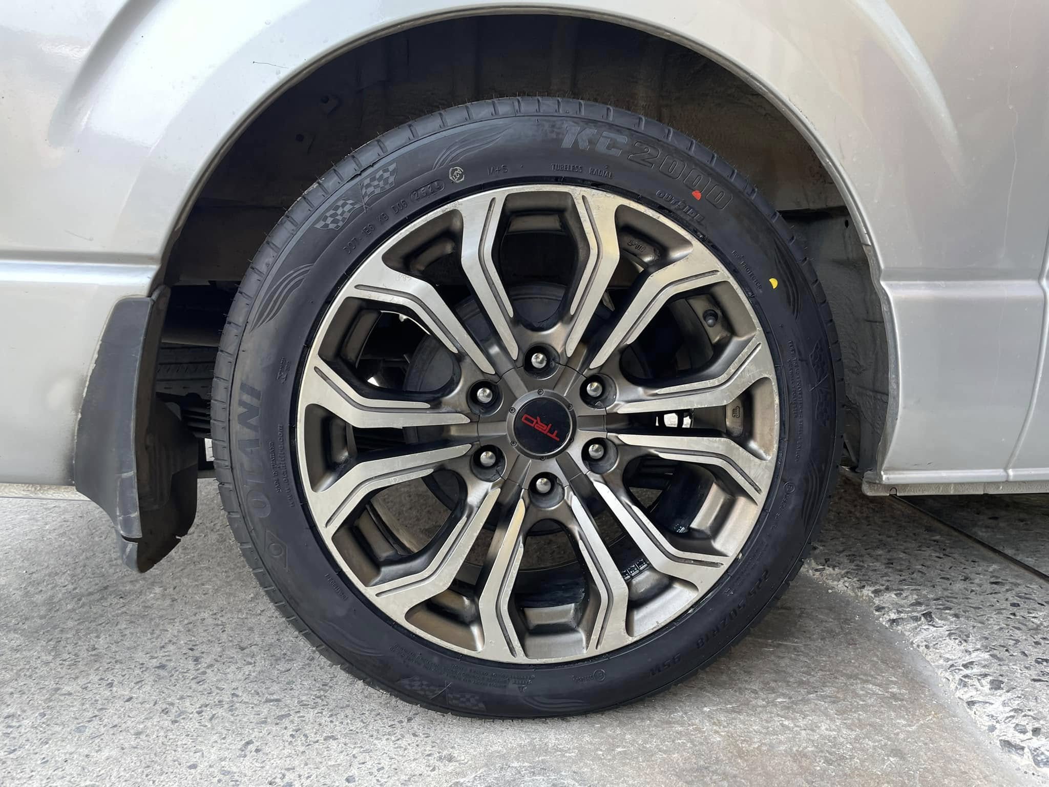 🚘 #TOYOTA_COMMUTER เปลี่ยนยาง #OTANI #KC2000 225/50R18
