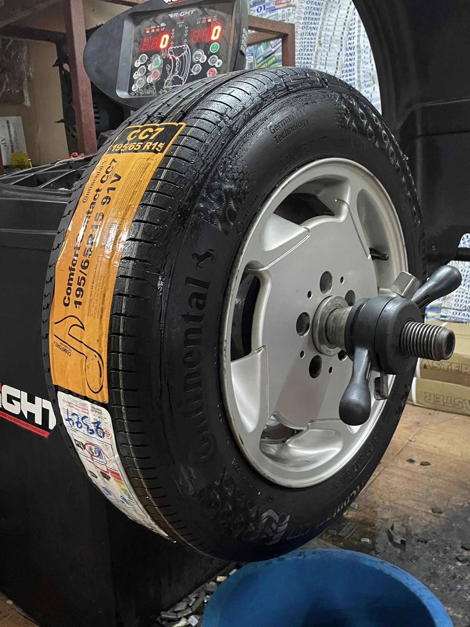 🛞❤️ #BENZ_E220 🚘เปลี่ยนยาง 💫 🛞🐘#ContinentalComfortContact195/65R15