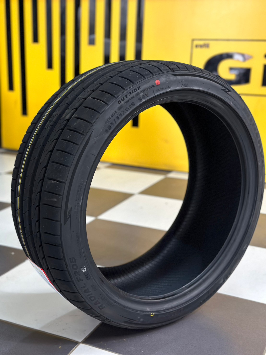 ยาง MINERVA F205 255/35R19 ยางใหม่ปี2023 ยางสปอร์ตคุณภาพดี สมรรถนะการขับขี่สูงนุ่มเงียบ
