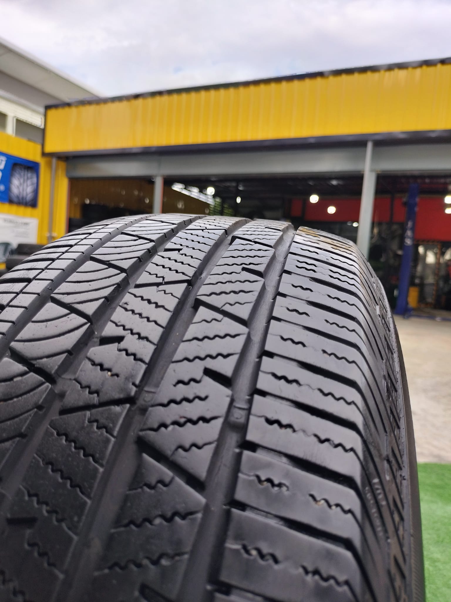 ยางมือ2 สภาพดี ขอบ17" ยางยี่ห้อCONTINENTAL LX SPORT 225/65R17