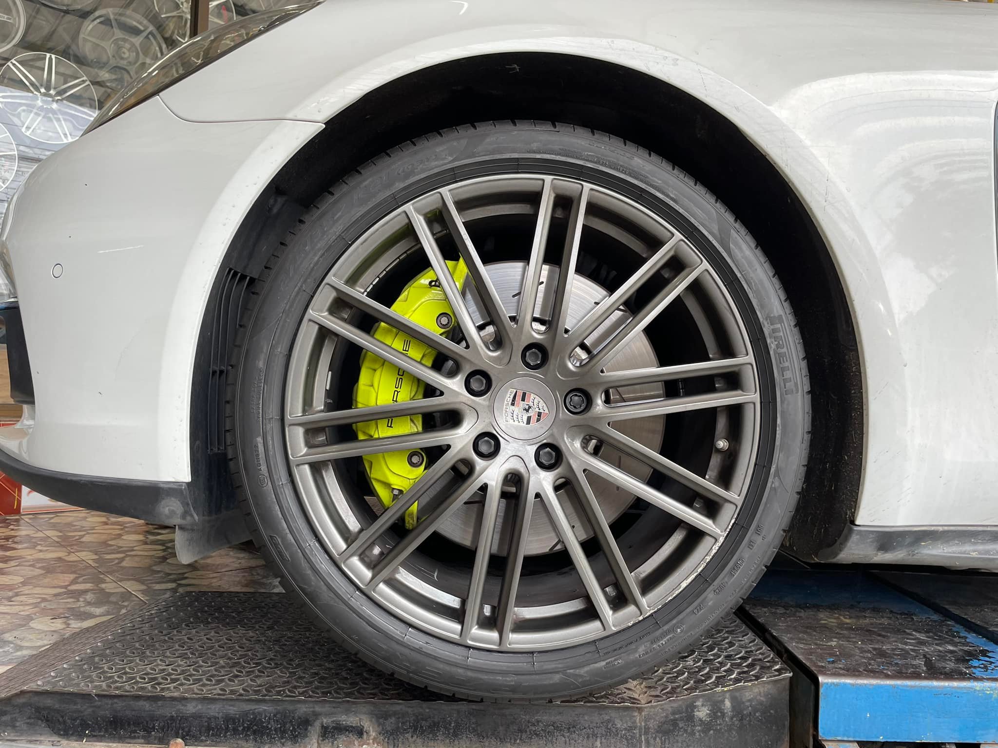 PORSCHE_PANAMERA4 เปลี่ยนยาง PIRELLI P-ZERO (PZ4)275-35R21 PIRELLI P-ZERO (PZ4)315/30R21
