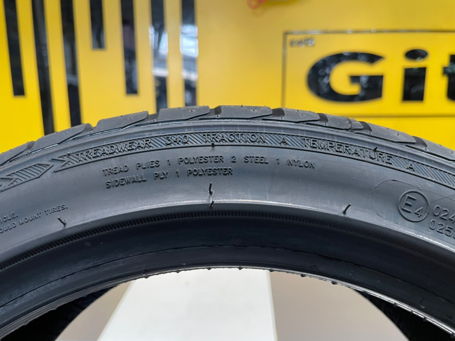 ยางแก้มเตี้ย 195/45R15 Sailun Atrezzo ZSR ยางใหม่ปี2023