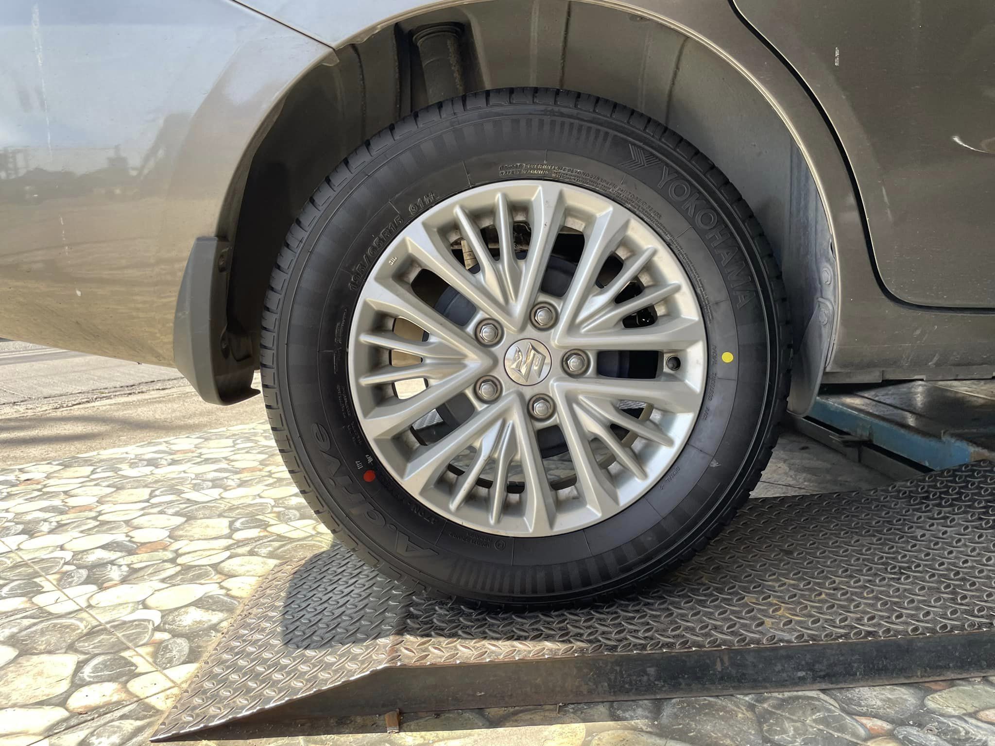 🛞❤️ #SUZUKI_ERTIGA 🚘เปลี่ยนยาง 🛞🐘#YOKOHAMA_A.drive_195/65R15