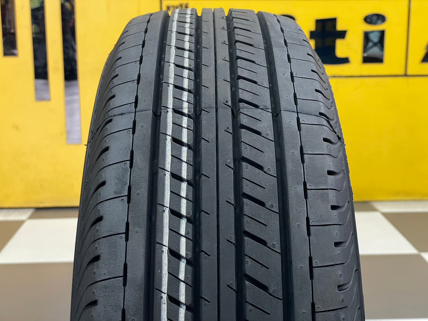 ยางใหม่ Bridgestone Duravis R611 215/70R15 ยางใหม่ปี2024