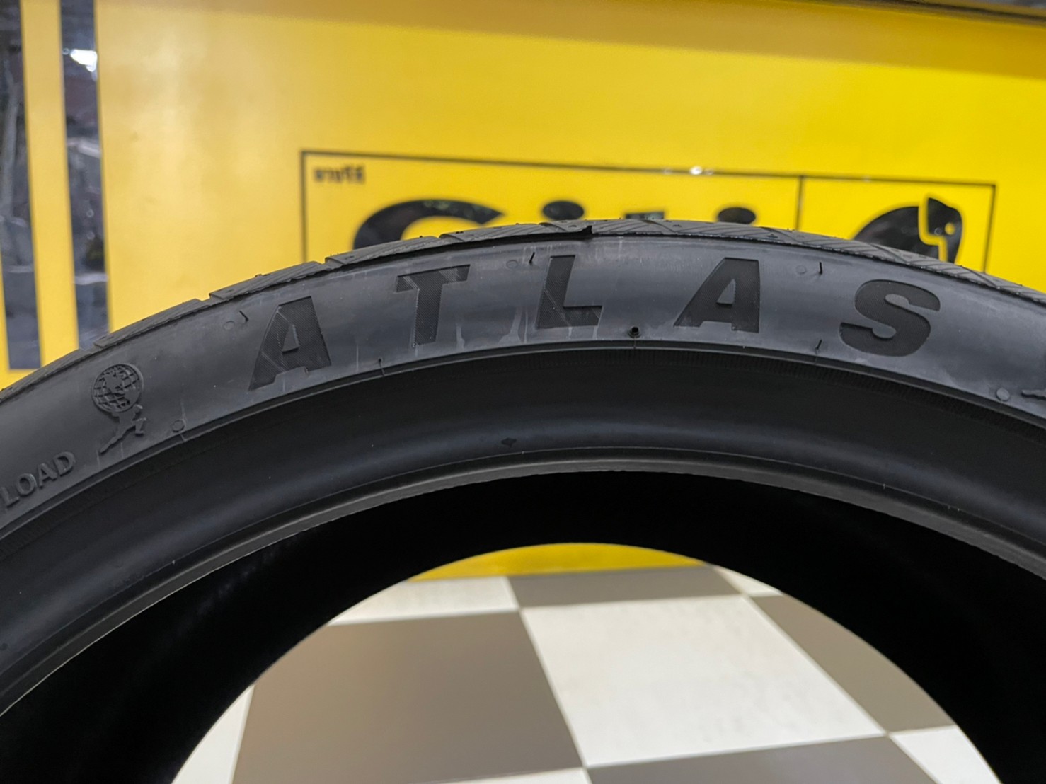 ATLAS FORCE UHP 255/35R18 ยางใหม่ปี 2022