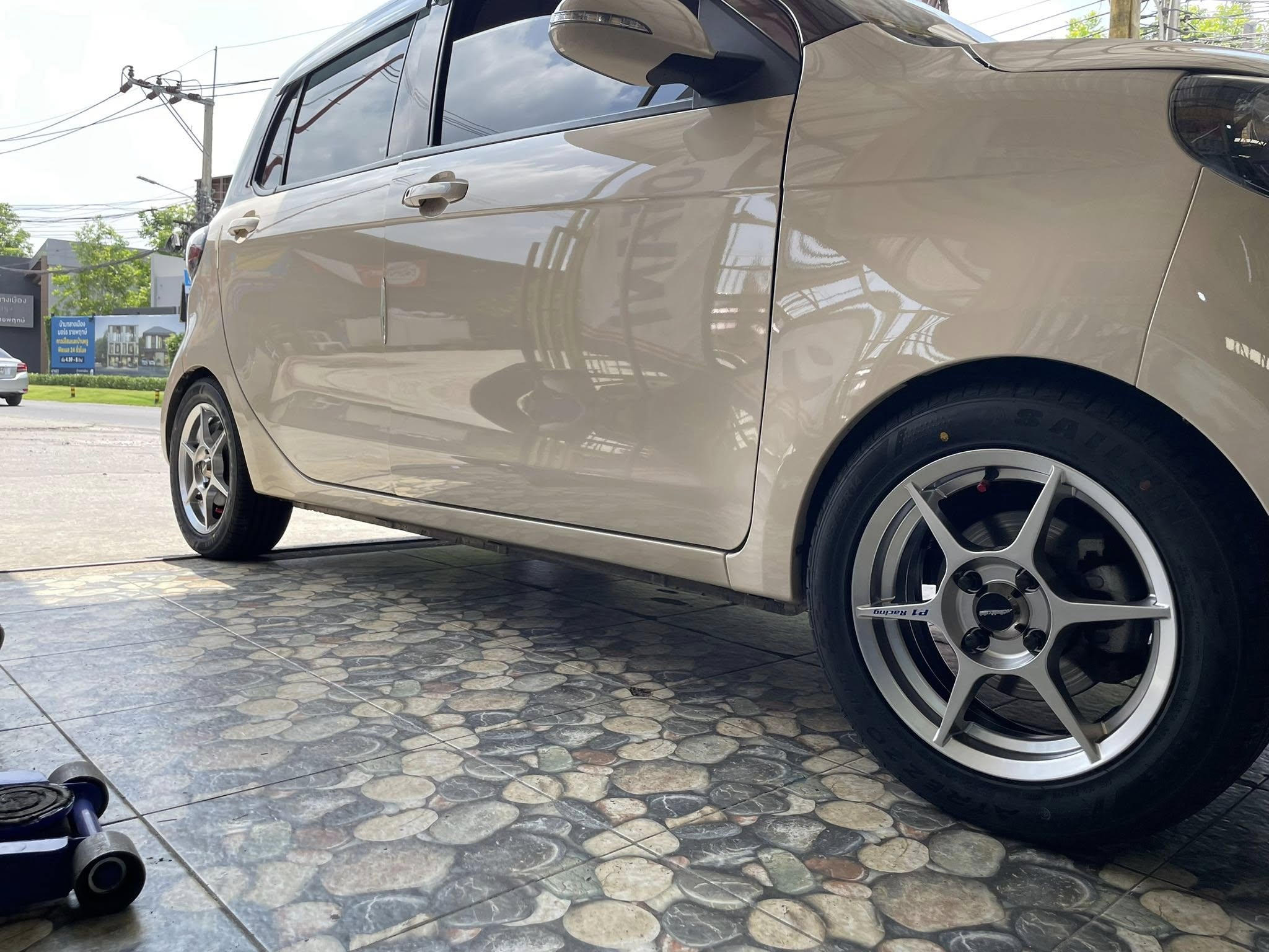 #รถไฟฟ้า_ #Volt_City_EV เลือกเปลี่ยนล้อเป็นขอบ 14 ลายยอดฮิต #P1 ขอบ14 14x5.5 ET38 4x100 #SSW204 #พร้อมยางสเปค #Sailun185/55R14