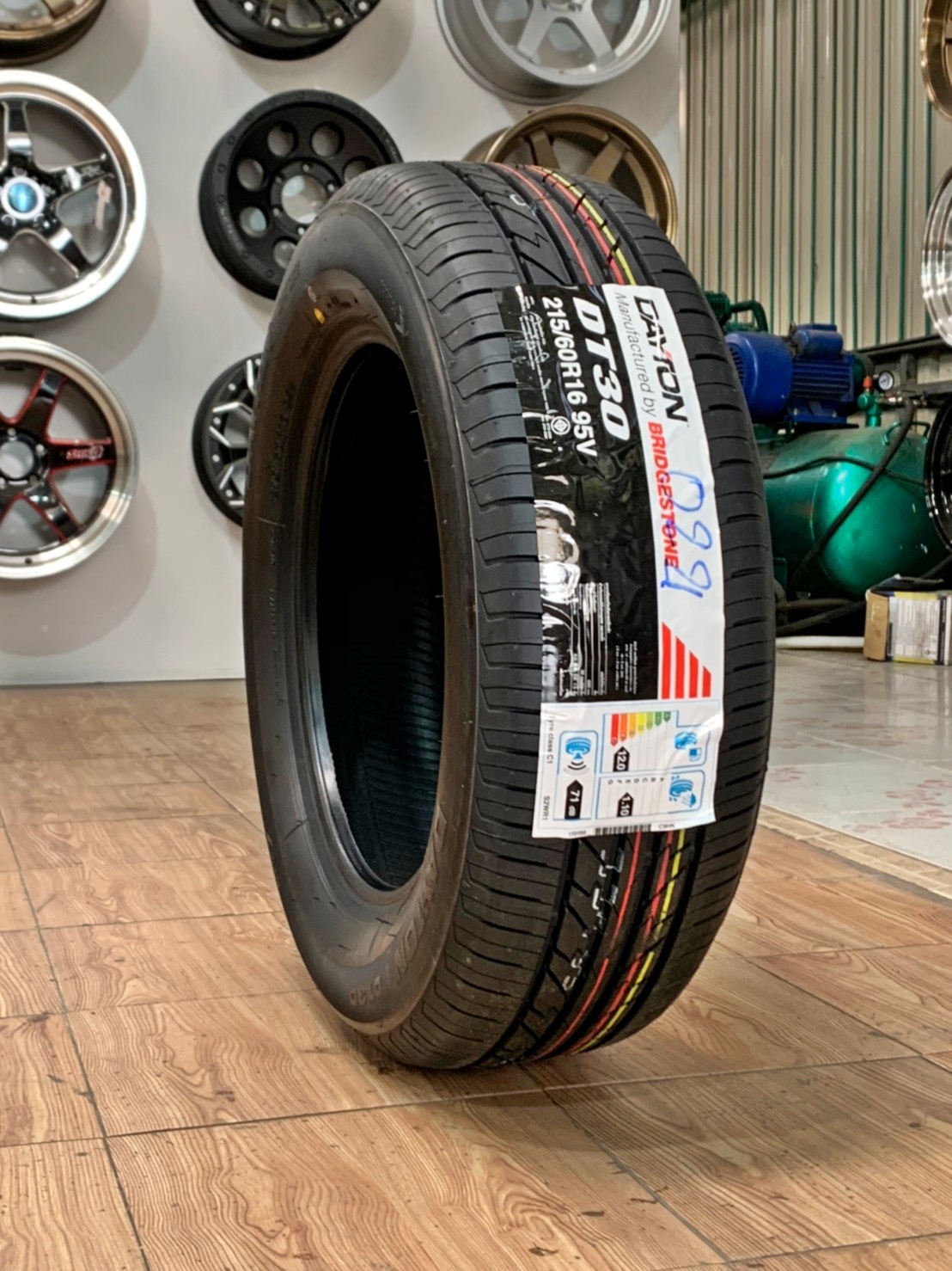 自動車 タイヤ4本 215/65R16 DAYTON DT 30☆12491T