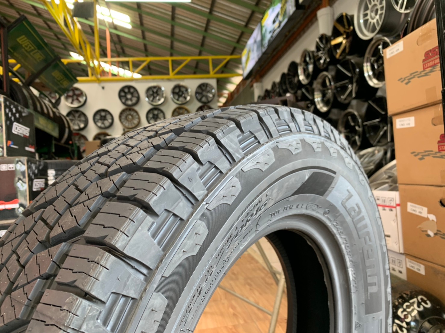 ยางใหม่Laufenn X FIT AT 245/70R16 ยางใหม่ปี2021