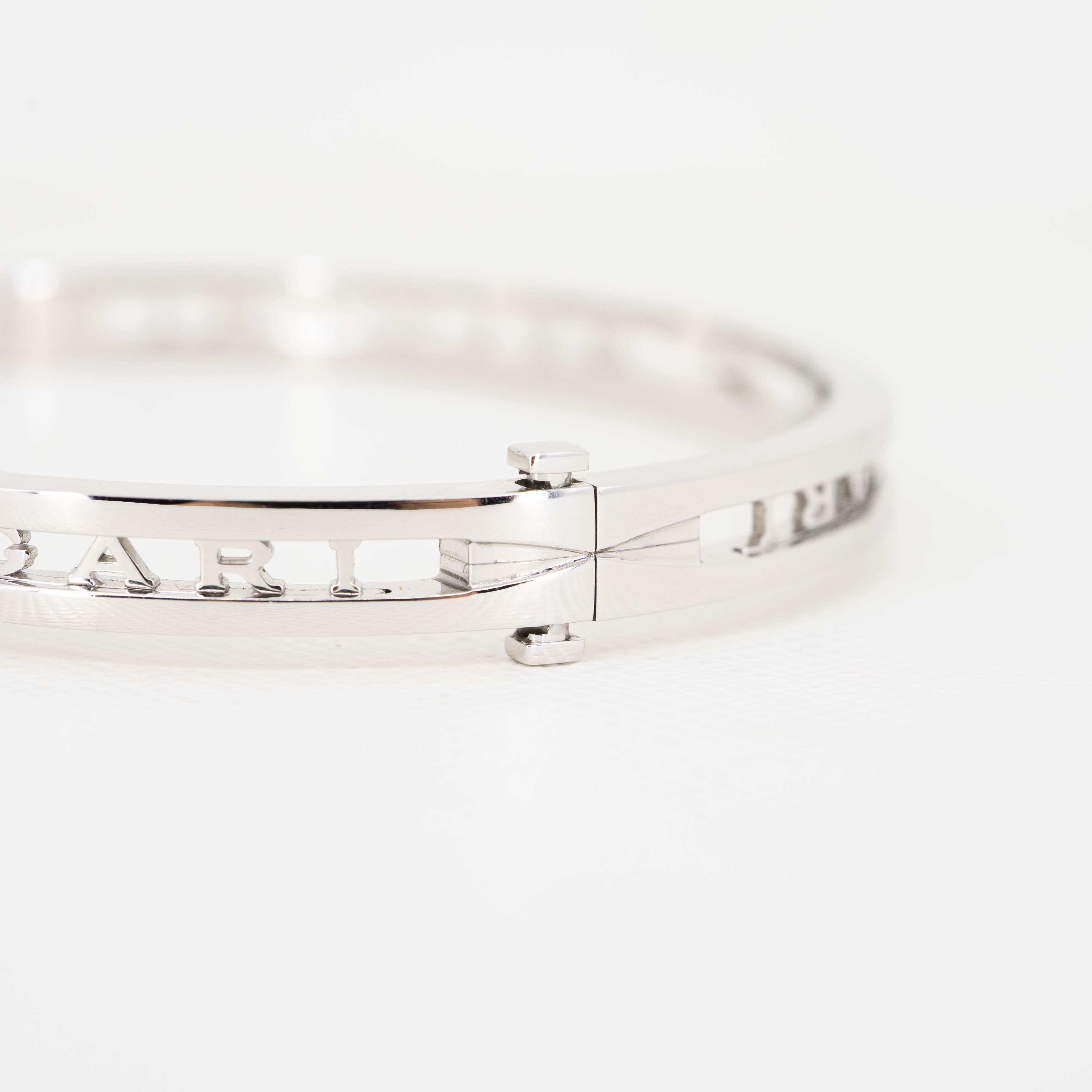 กำไล Bvlgari B.zero1 Bracelet with Bvlgari Logo On The Spiral ทองขาว18K ไซส์M(17) (Used) +กล่องและการ์ดไทย2022