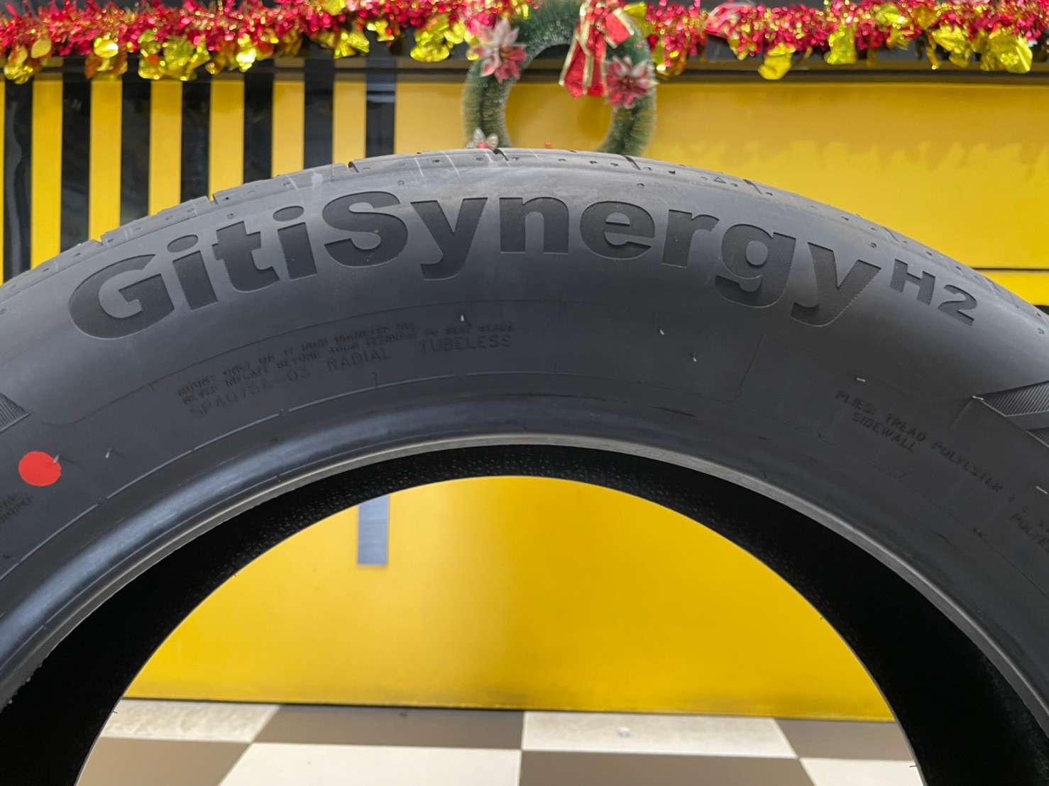 Giti Synergy H2 215/55R17 ยางใหม่ปี2023 ราคาโปรโมชั่นพิเศษ พร้อมติดตั้งฟรี