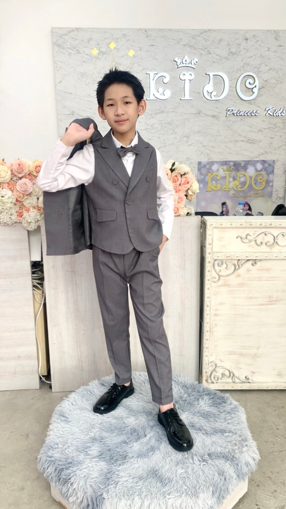 สูทเด็กผู้ชาย(หน้าร้านอยู่รัชดา ลองได้ถ่ายรูปจากชุดจริง)S142เซ็ตสูท5ชิ้นสีเทา เสื้อสูท กั๊ก เสื้อเชิ๊ต หูกระต่าย กางเกงขายาว