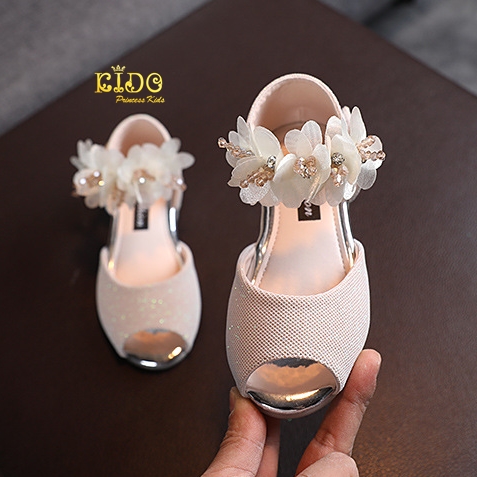 รองเท้าเด็กออกงาน(หน้าร้านอยู่รัชดา ลองได้)H146สีครีม เปิดนิ้วแต่งดอกไม้ที่สาย