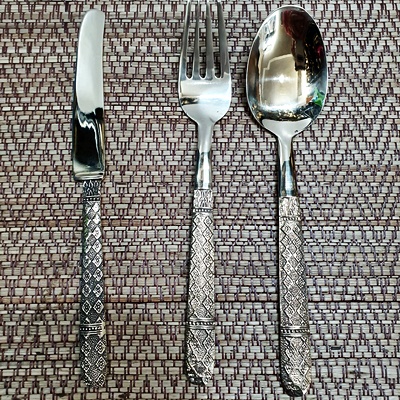 มีดผลไม้ลายพิกุล วัดุทองเหลือง ความยาว 7 นิ้วครึ่ง