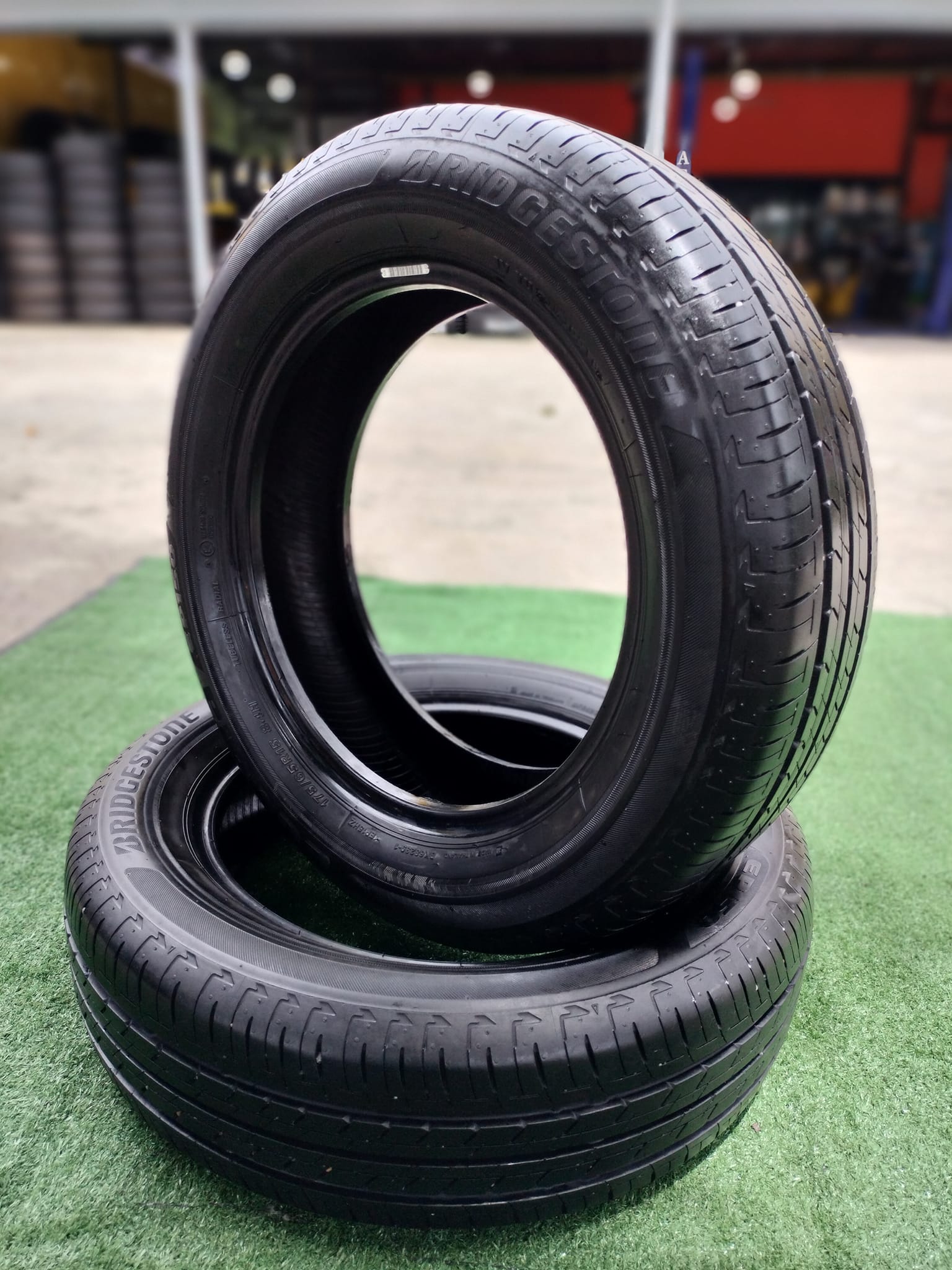 ยางมือ2 สภาพดีขอบ15 ยี่ห้อ Bridgestone EP150 175/65R15