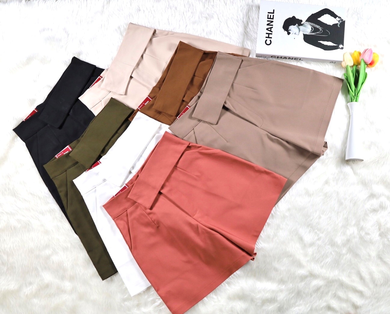 กางเกงขาสั้นเอวสูง ขอบเอว 3 นิ้ว งานซิปหน้า เอวป้ายเฉียง สวยมาก เก็บพุงอย่างเนียน สาว ๆ ใส่แล้วทรงสวย น่ารัก พลางหุ่น