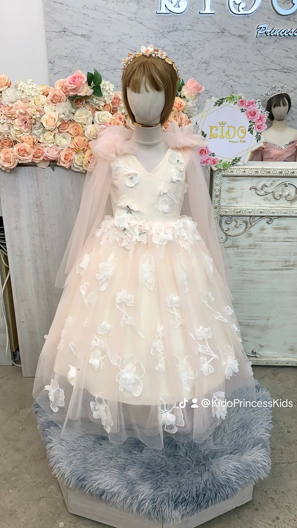 ชุดราตรีเด็ก(หน้าร้านอยู่รัชดา ลองได้ถ่ายรูปจากชุดจริง)W19095 สีชมพู กระโปรงยาว ไหล่สไบยาว สวยหรู