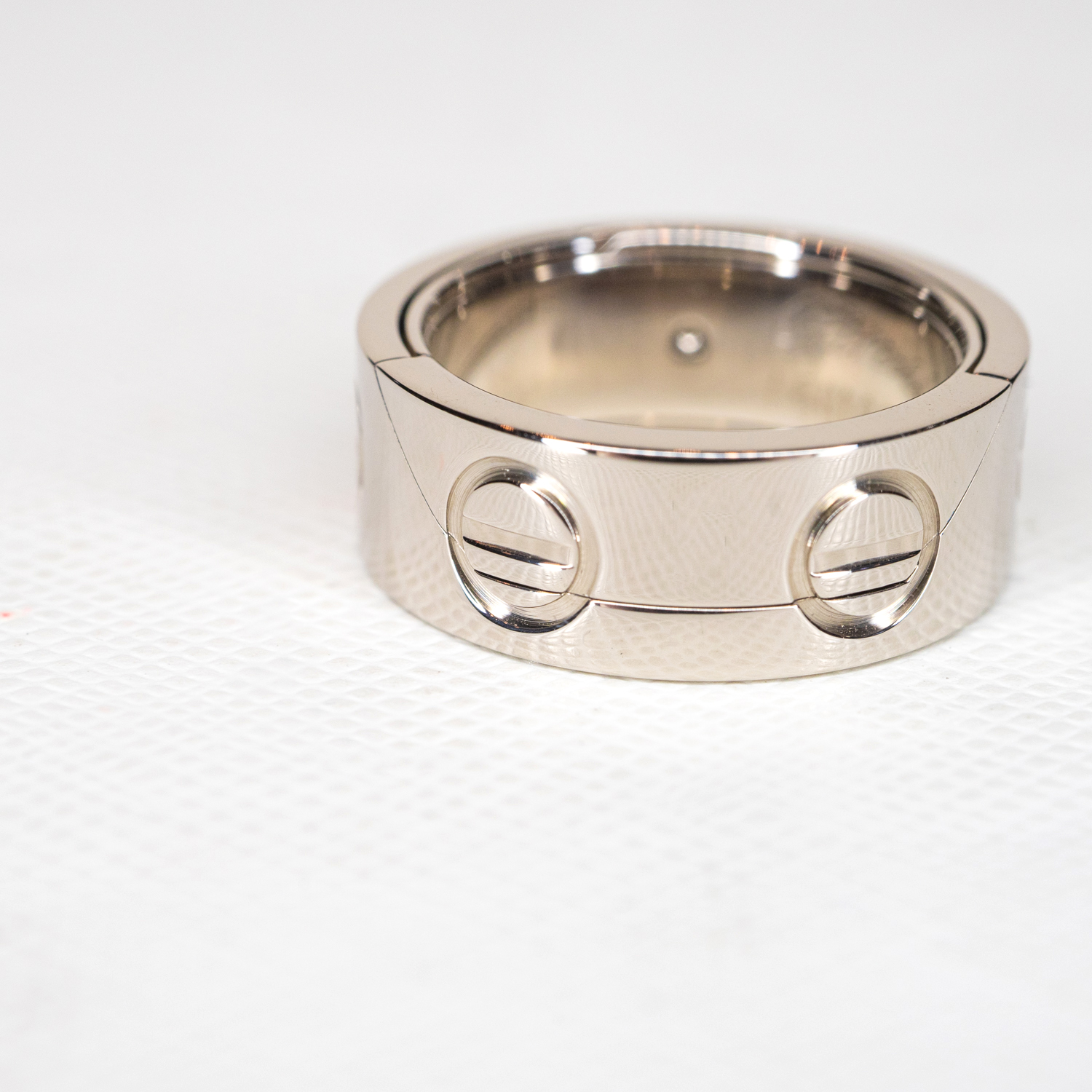 แหวน Cartier Love Astro Limited Edition ทองคำขาว 18K ไซส์48# (เป็นทั้งแหวนและจี้) (Used)