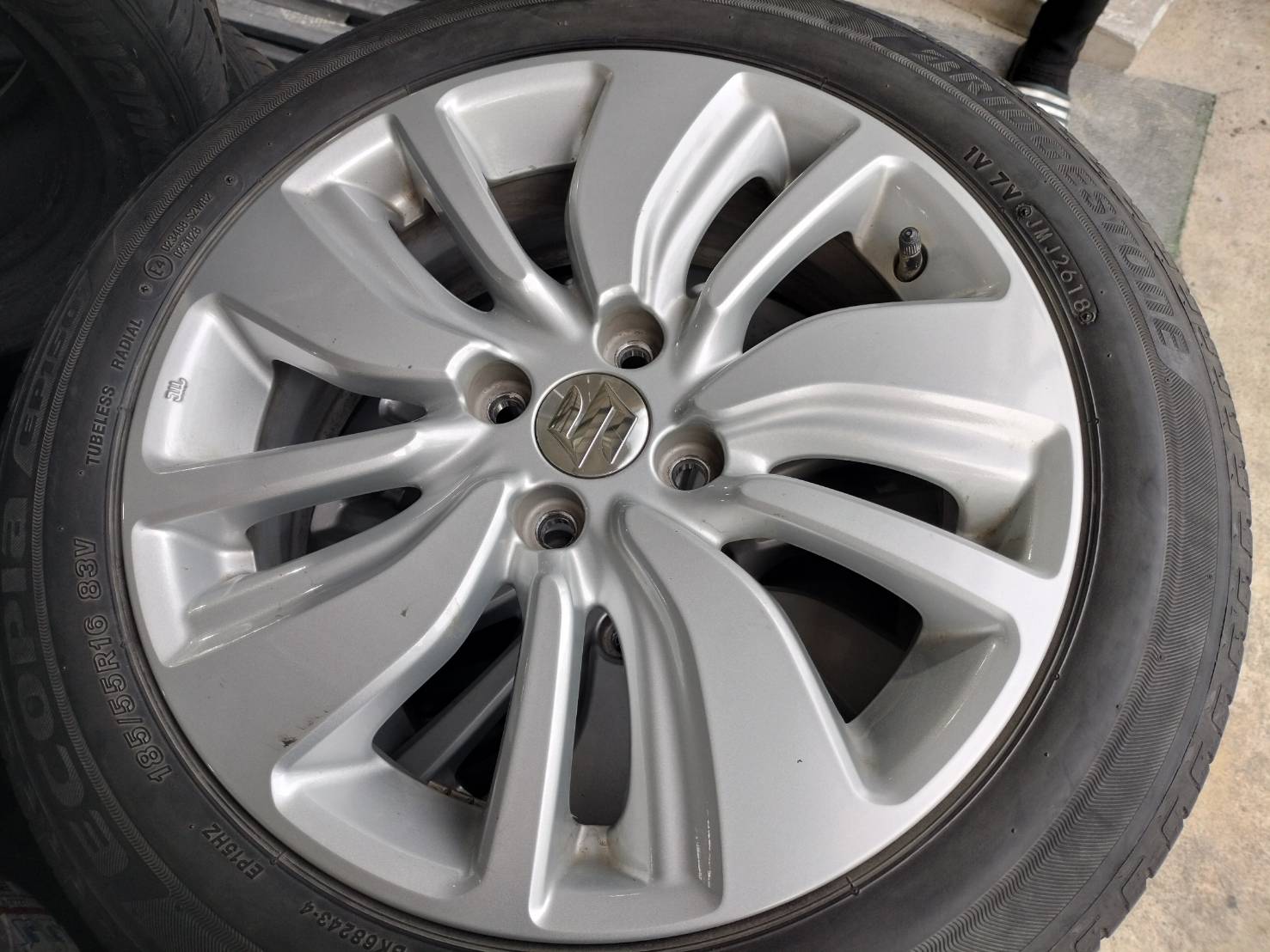 ล้อเดิมมือสอง SUZUKI ขอบ16 ขนาด4×100 พร้อมยางสภาพดียี่ห้อ BRIDGESTONE EP150 185/55R16