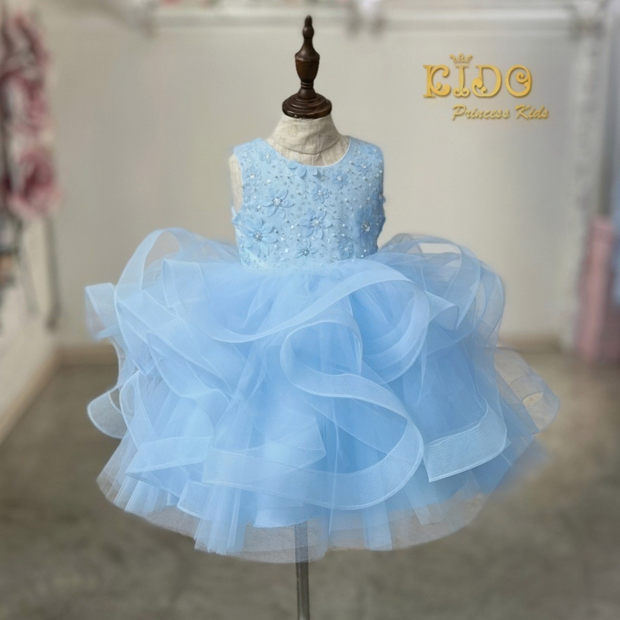 ชุดราตรีเด็ก(หน้าร้านอยู่รัชดา ลองได้ถ่ายรูปจากชุดจริง)A218สีชมพูเข้ม กระโปรงสั้นชั้นพอง อกปักดอกไม้สวยหวาน น่ารัก