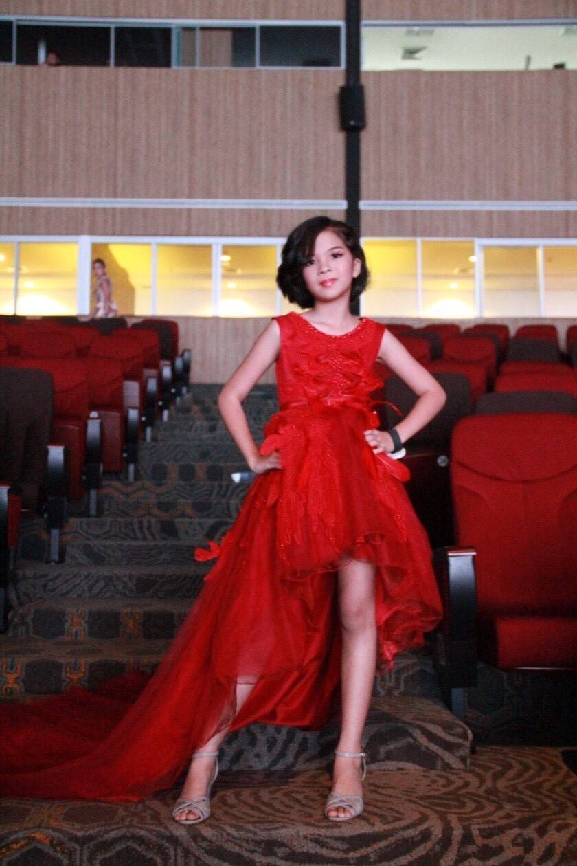 เช่าชุดเด็ก*มีหน้าร้านอยู่รัชดา ลองได้ เปลี่ยนได้ ถ่ายรูปเองจากสินค้าจริง*W17017 ชุดราตรีเด็กสีแดงสุดแรงด้านหลังเว้าลึกสุดใจ ชุดกระโปรงหน้าสั้นหลังยาว