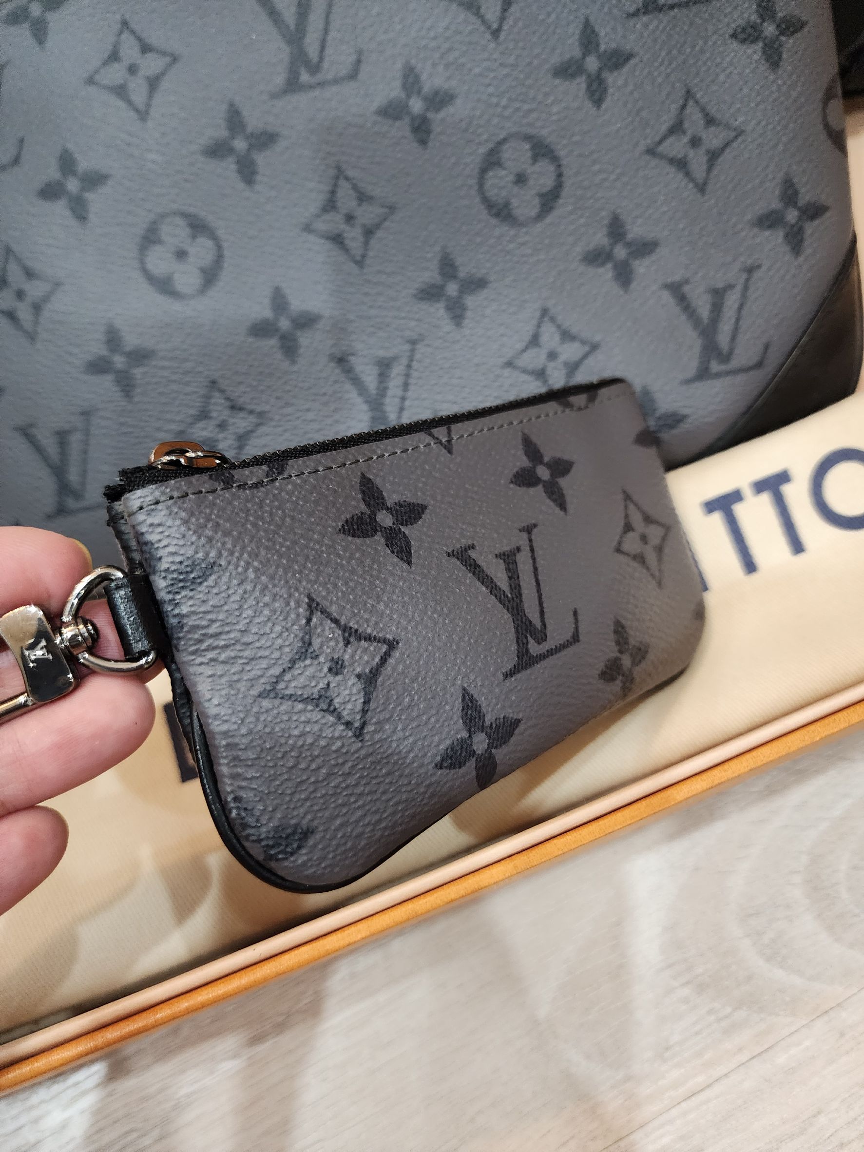 lv trio messenger bag มือสอง
