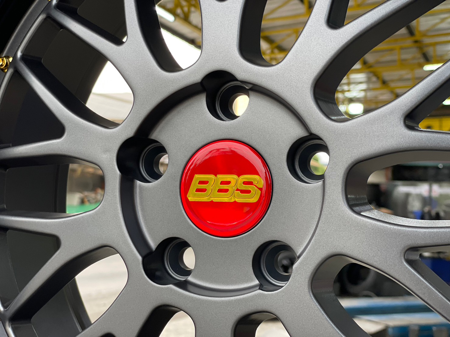 ล้อแม็กซ์ใหม่ BBS LM ขอบ18 18x8.5 ET33 5x112 18x8.5 ET33 5x114 สีเทากัน ขอบดำเงา หลุดสีทอง