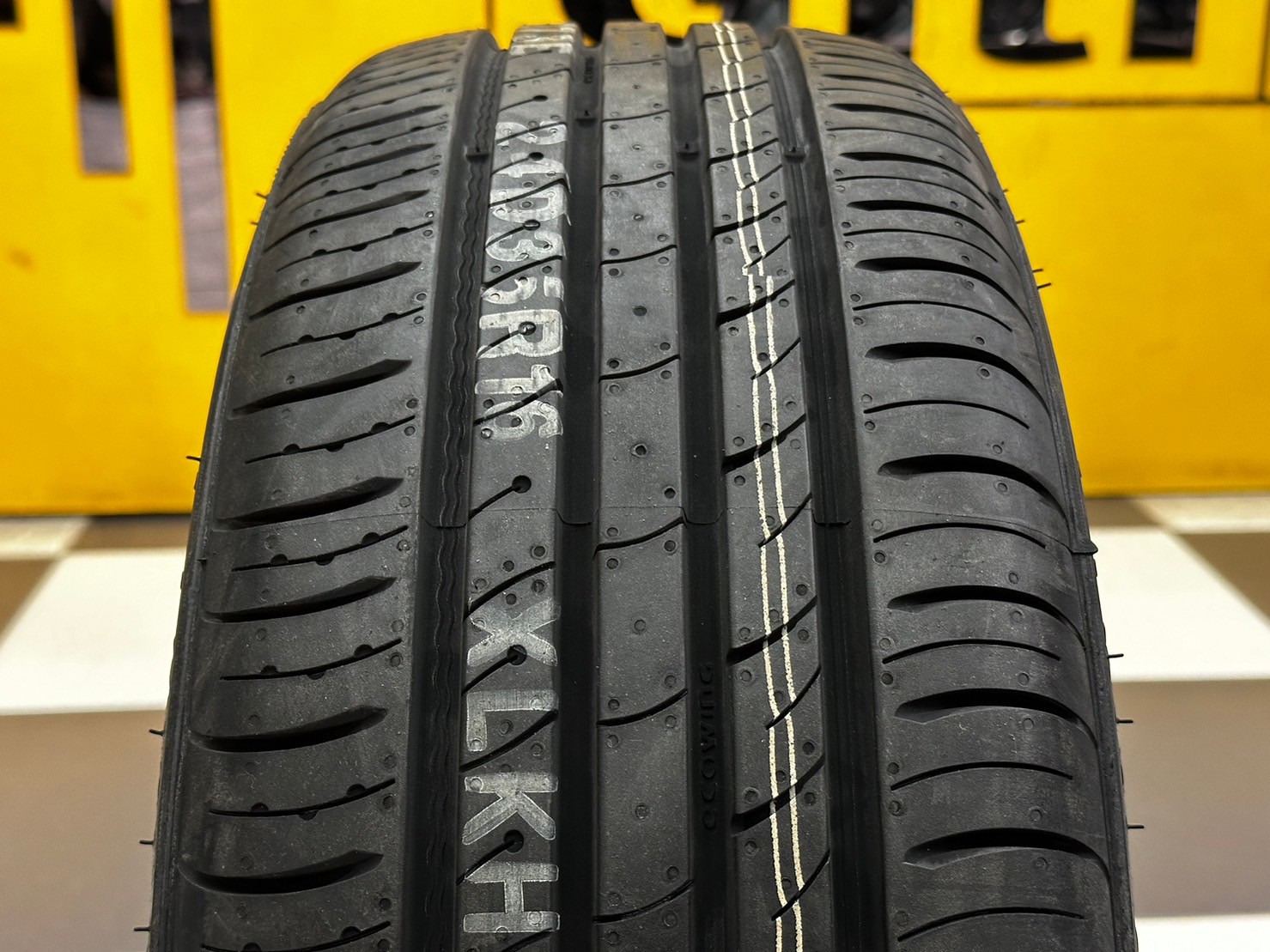 ยางใหม่ KUMHO KH27 205/55R16 ยางสมรรถนะสูง คุณภาพดี นุ่มเงียบ ยางใหม่ปี2023 (4เส้น)