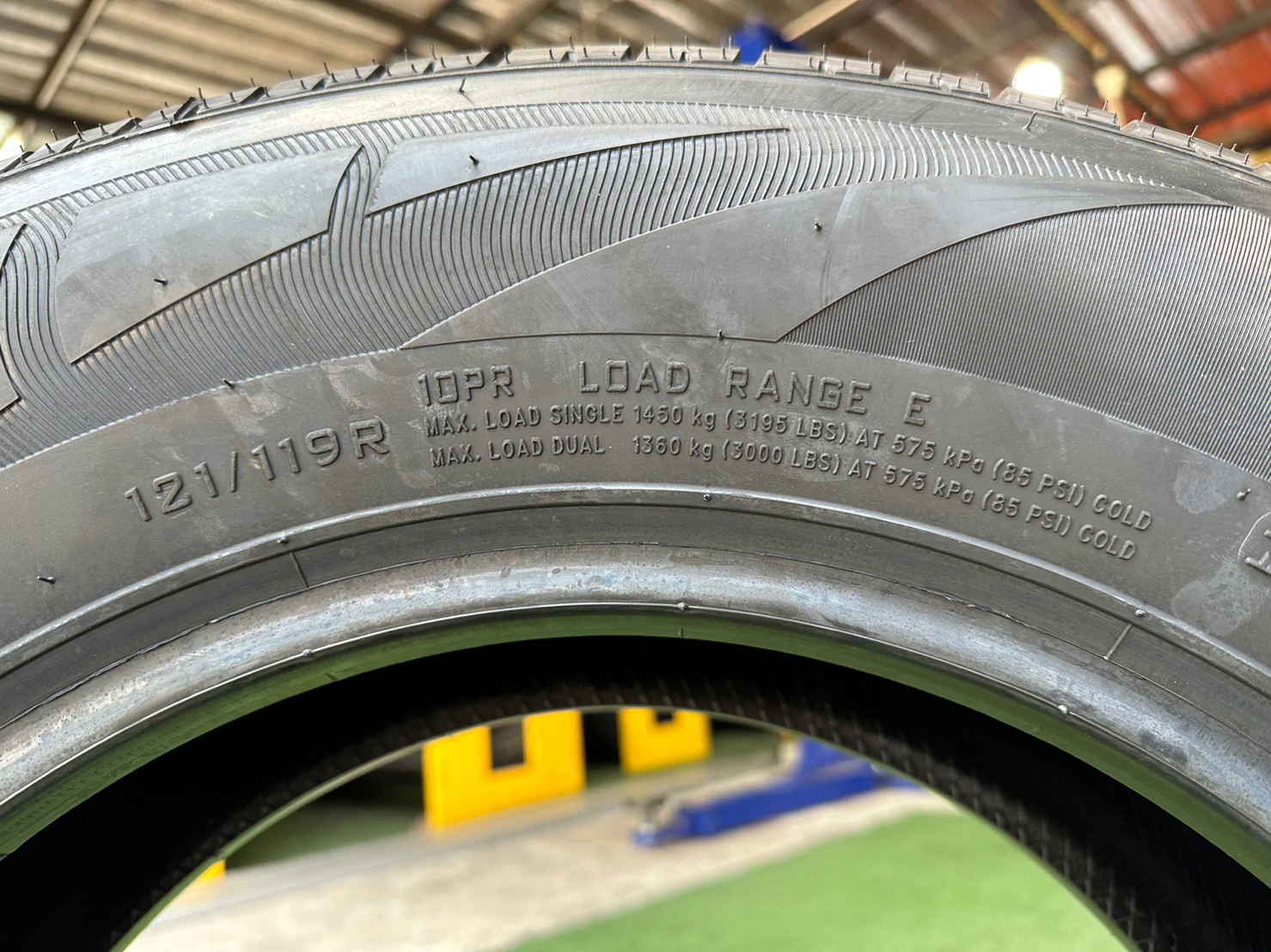 OTANI MK2000 235/65R16 ยางใหม่ปี2023 ราคาพิเศษพร้อมติดตั้งฟรี สามารถสอบถามเพิ่มเติมได้ค่ะ