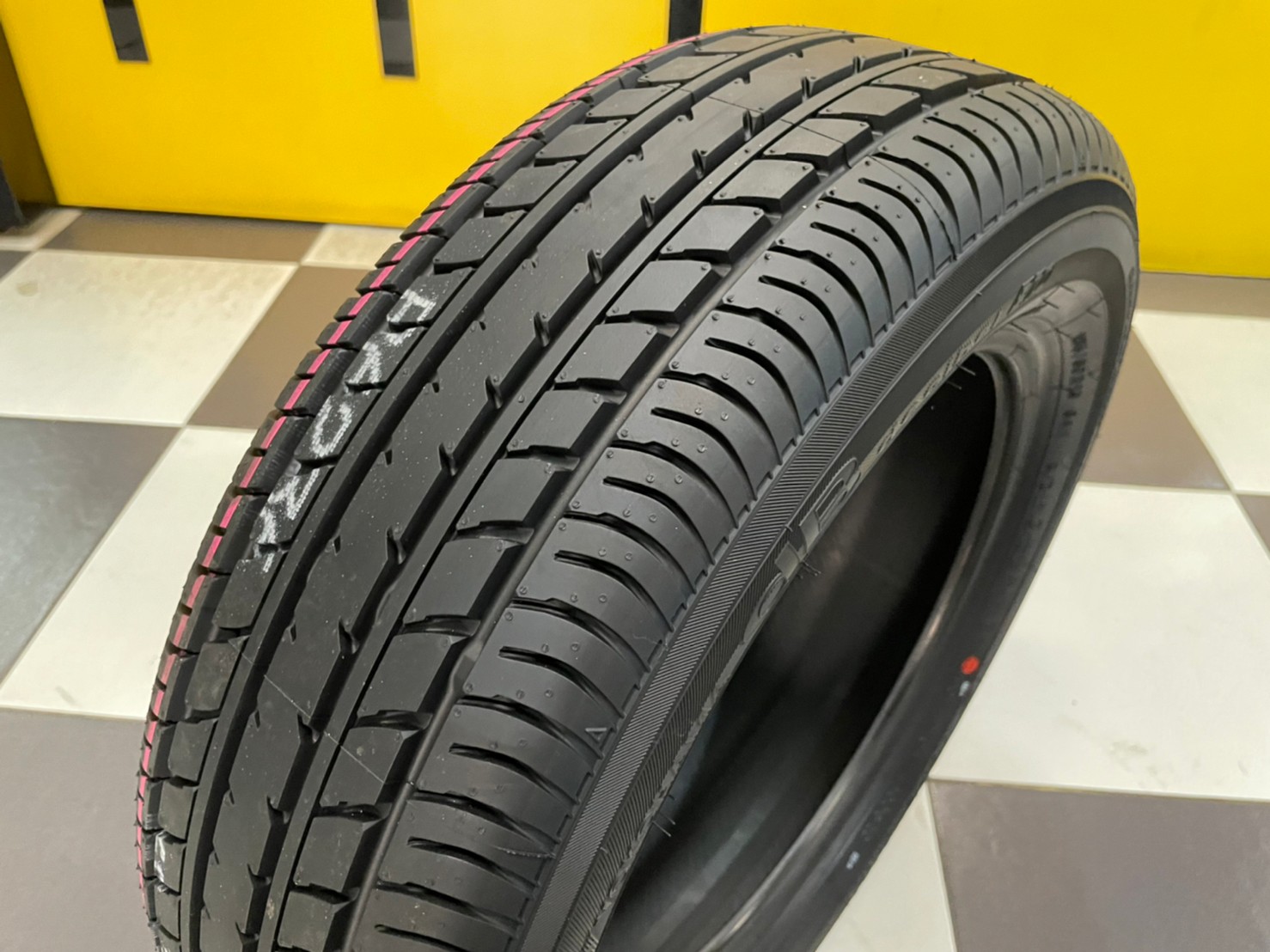 YOKOHAMA E70 185/60R15 ยางใหม่ปี2023