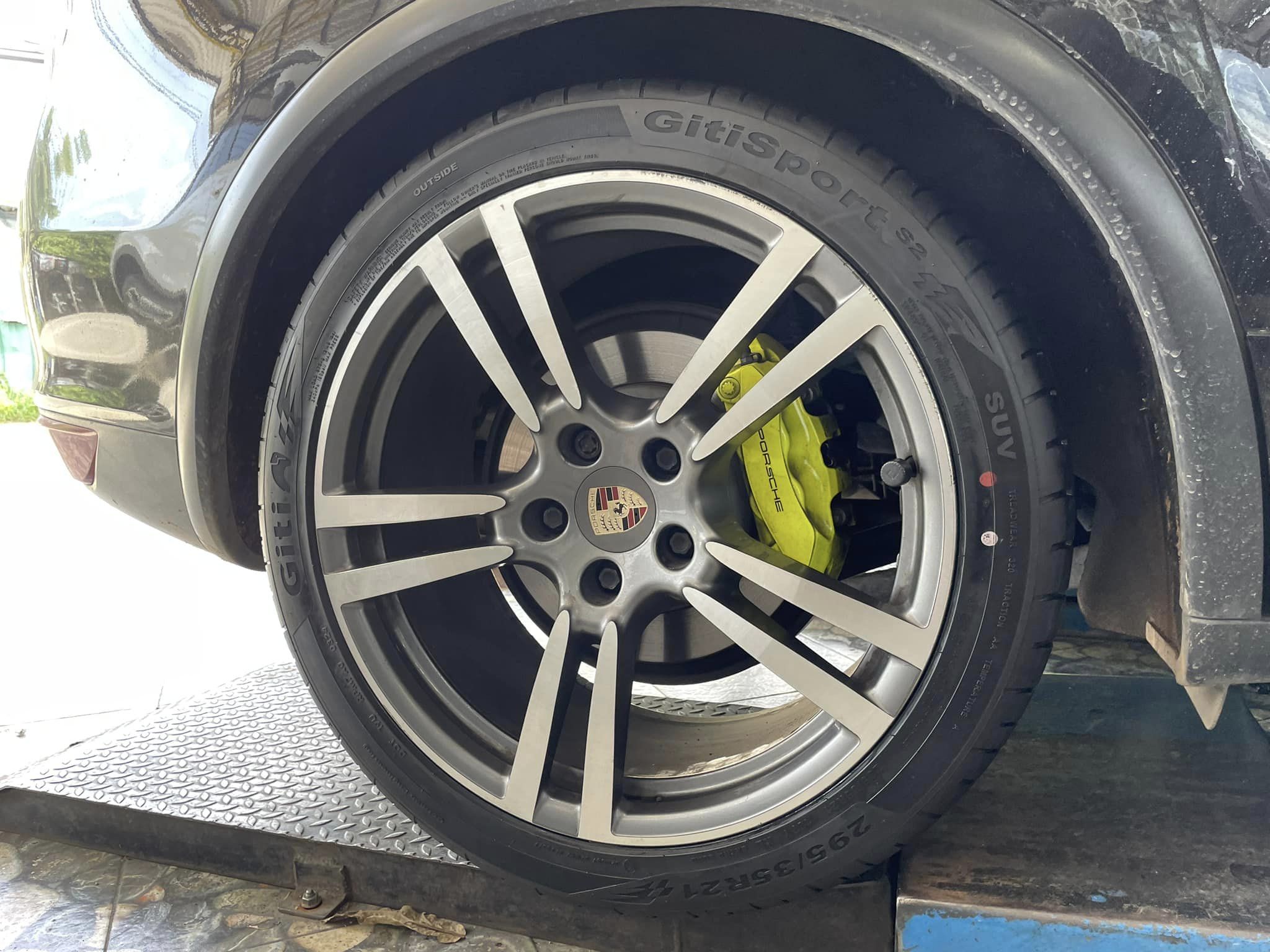 #Porsche #Cayenne #ยางรถยนต์แบรนด์คุณภาพ #Giti_SportS2 295/35R21🛞