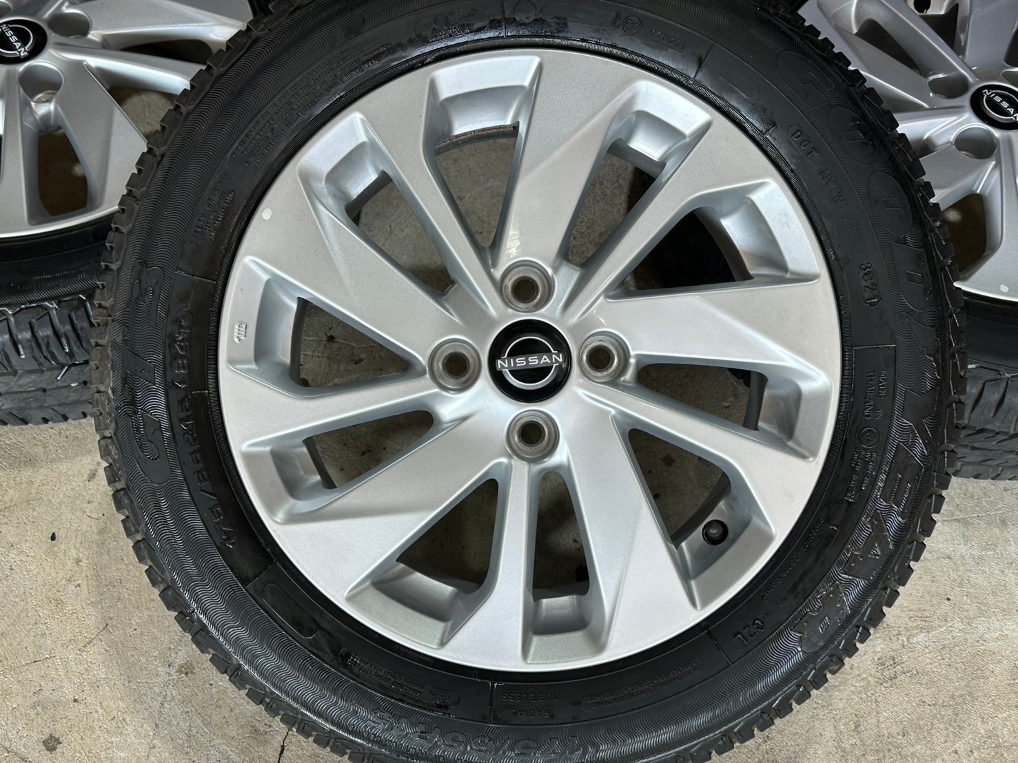 ล้อแม็กซ์ถอดป้ายแดง NISSAN ALMERA 2024 พร้อมยาง Goodyear 175/65R15
