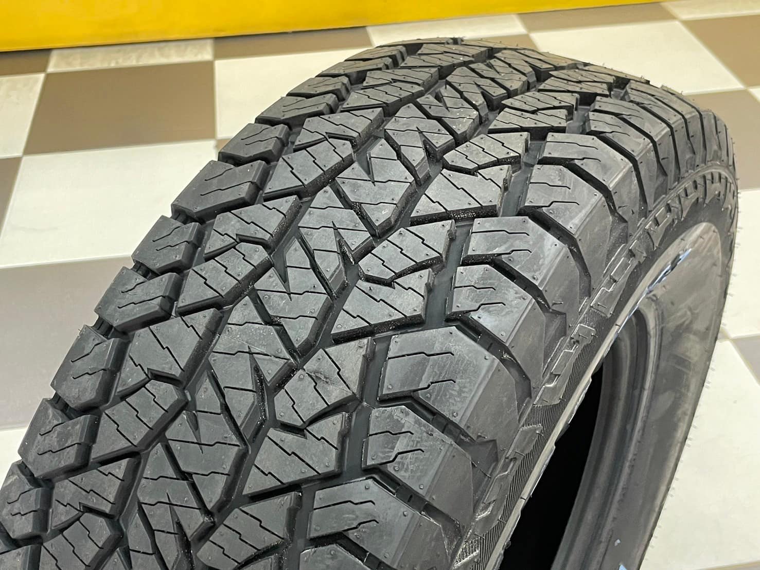ยางใหม่ HANKOOK AT2 RF11 265/70R16 ยางใหม่ปี2024